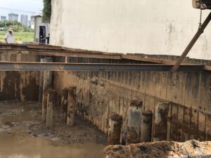 Hệ thống cừ thép U, C bảo vệ vách tầng hầm, chống xói mòn và ổn định kết cấu đất.
