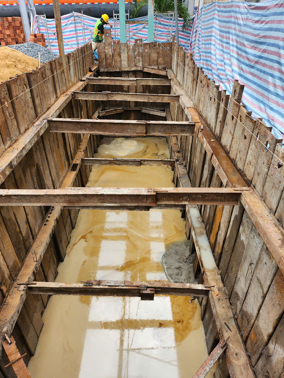 Ép cừ C tường vây TPHCM và các tỉnh lân cận