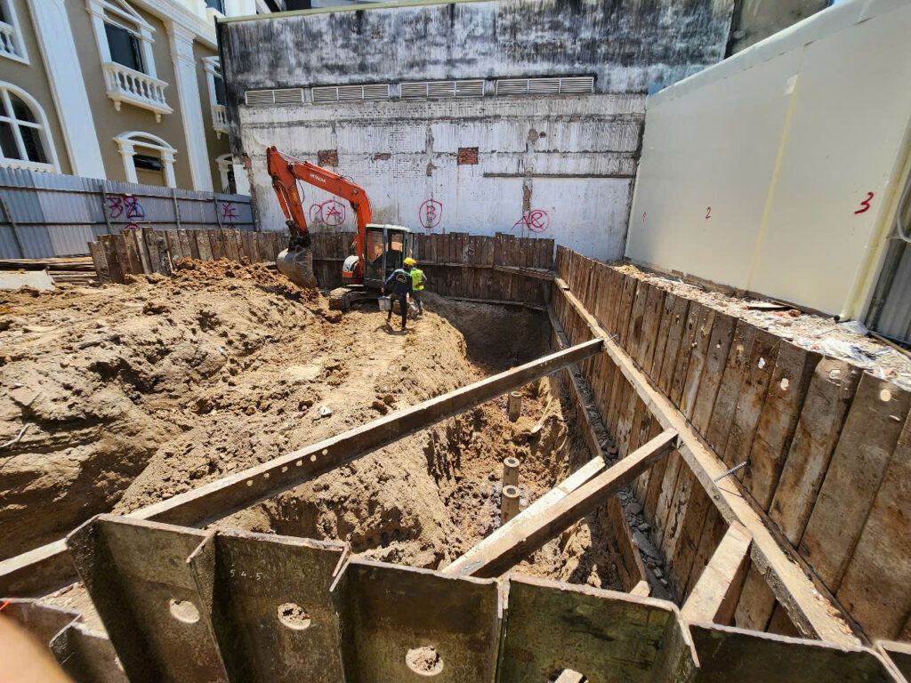 (Hình 5: ảnh thi công ép cừ tại công trình thực tế ở TP.HCM)