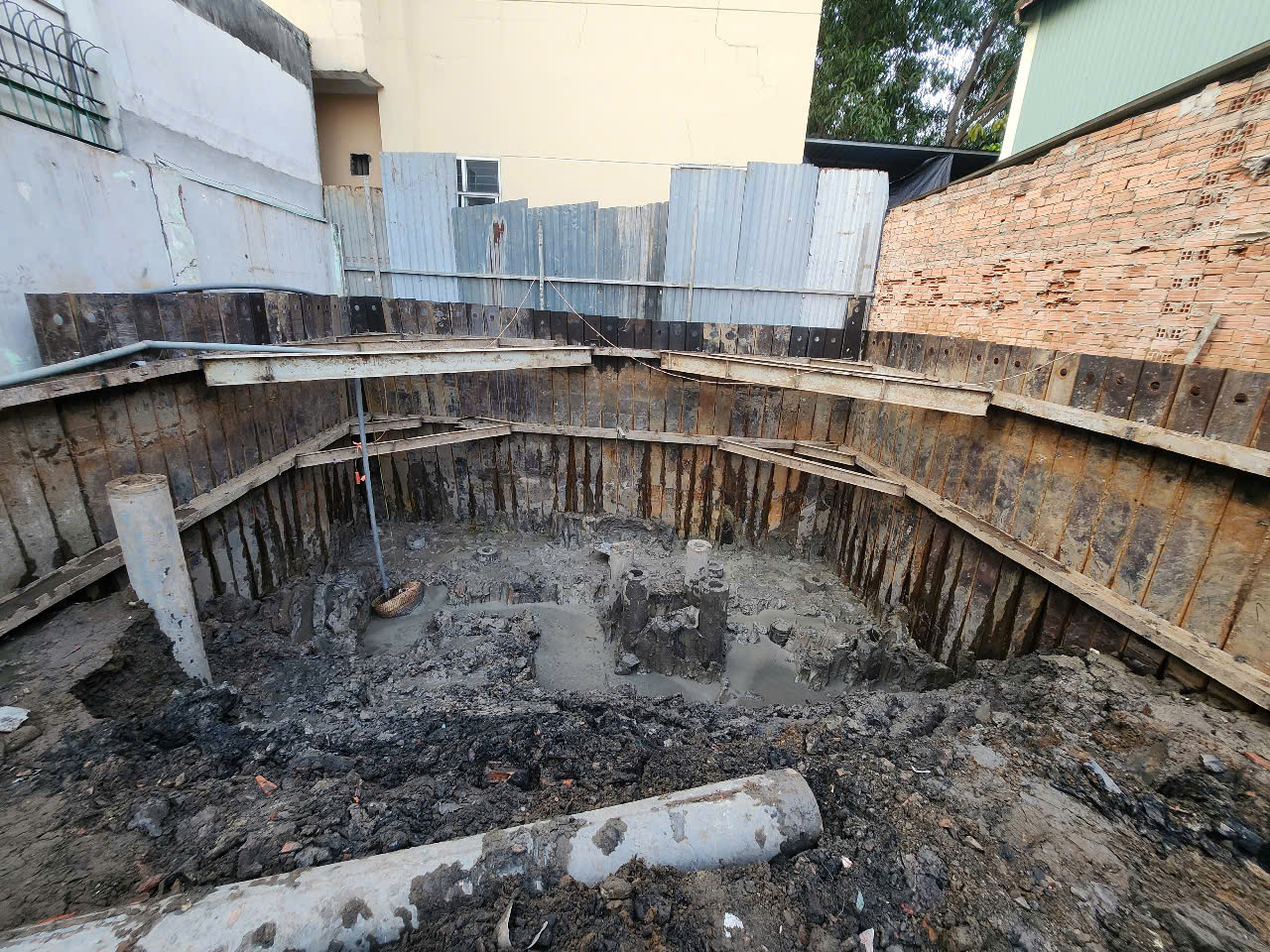 Thi Công Ép Cừ C Chống Sạt Tầng Hầm Uy Tín – Giá Rẻ Tại TP.HCM