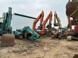 giá thuê máy xúc theo ngày